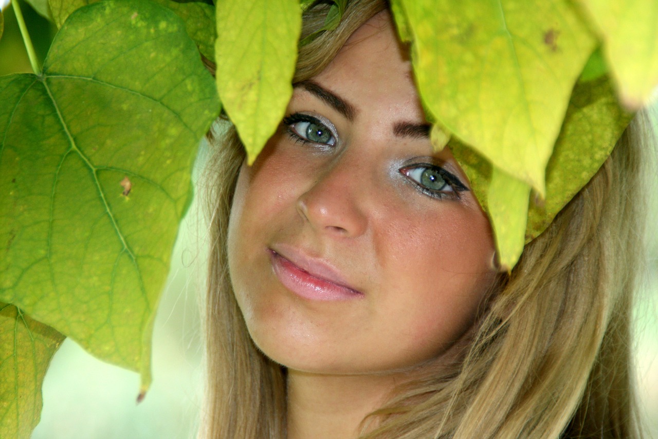 girl portrait green free photo