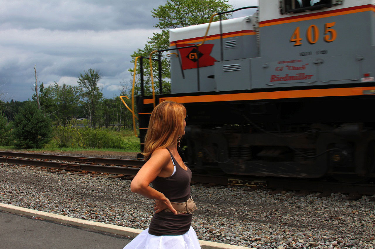 track railroad girl free photo