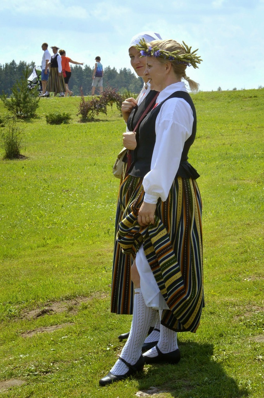 girls folk costumes womens free photo