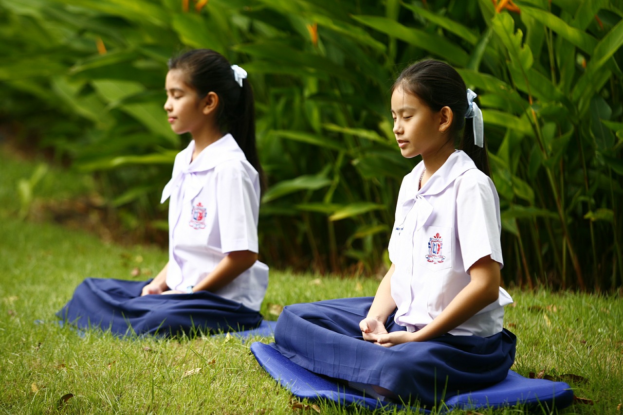 girls buddhism meditation free photo