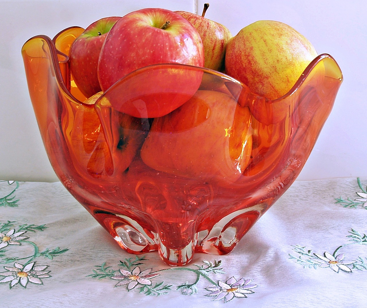 glass bowl apples free photo