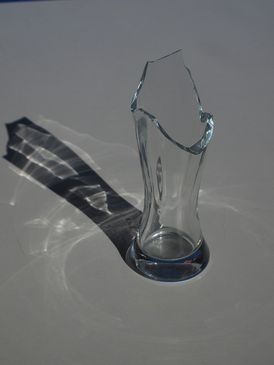 glass broken pointed free photo