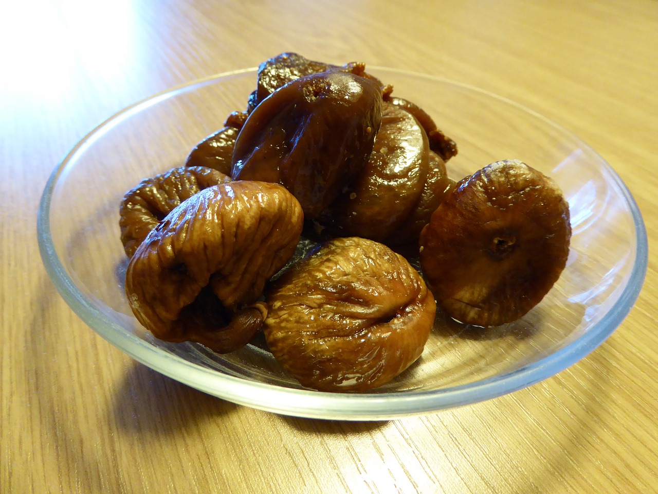 glass plate figs dried fruit free photo
