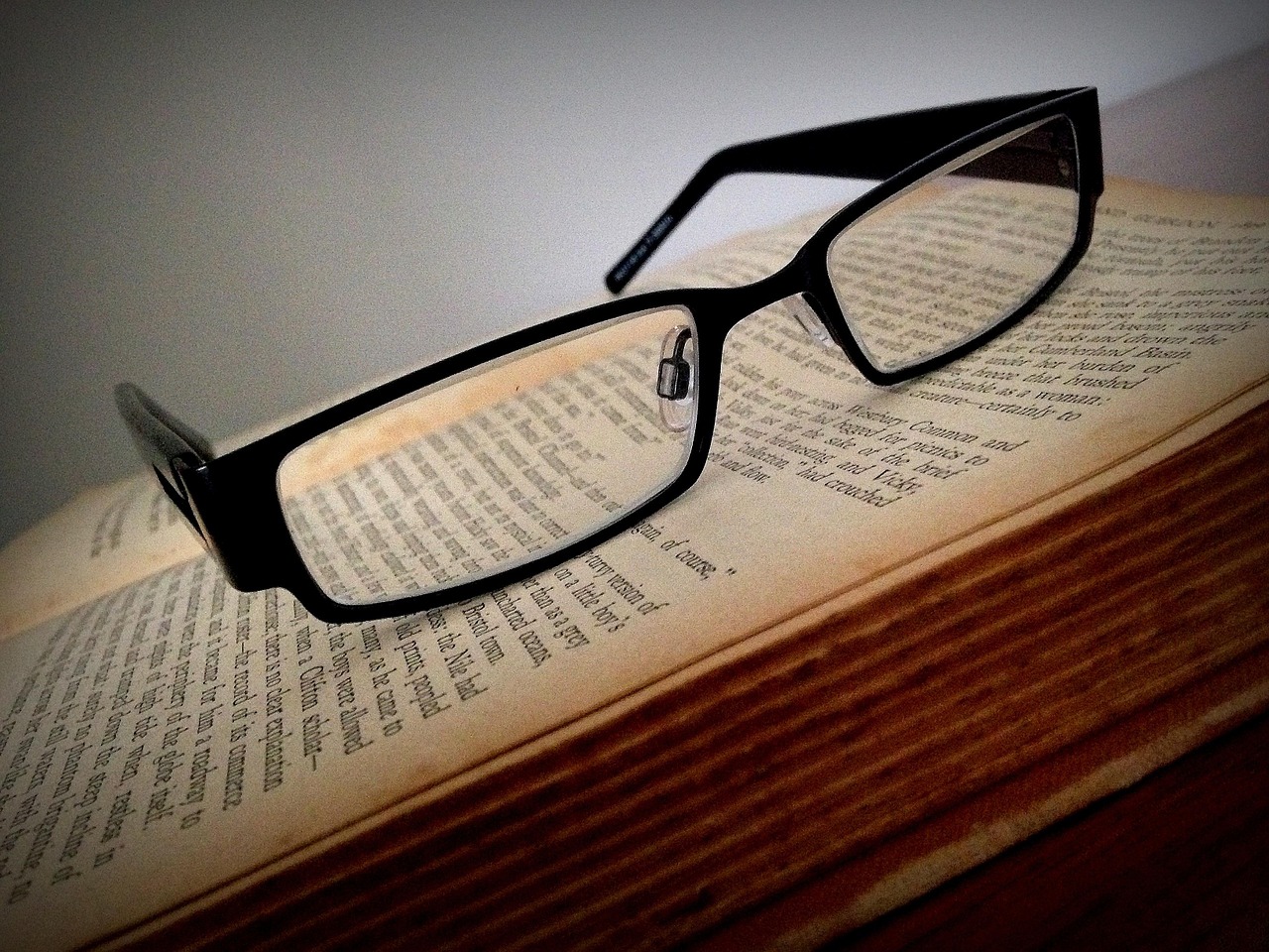 glasses book reading free photo