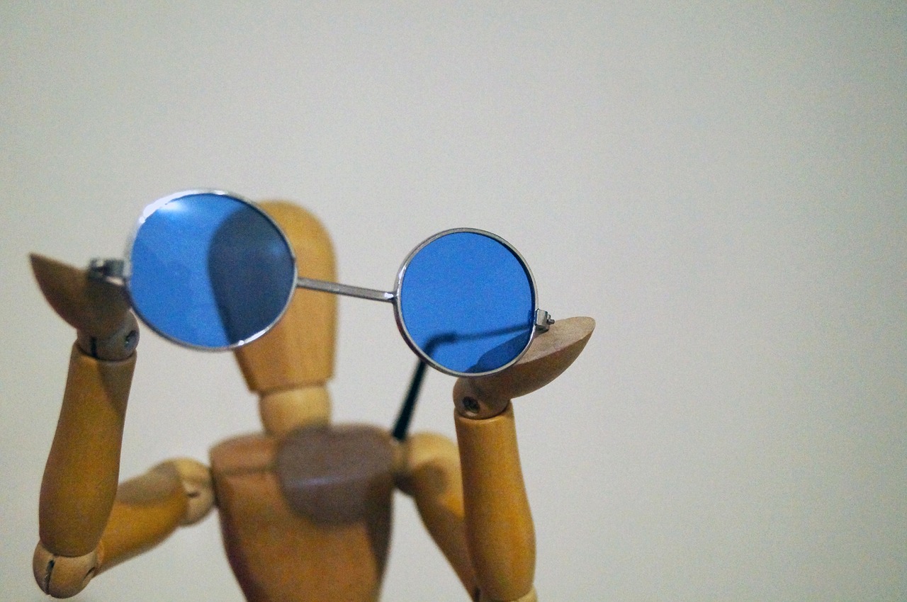 glasses wood manikin free photo