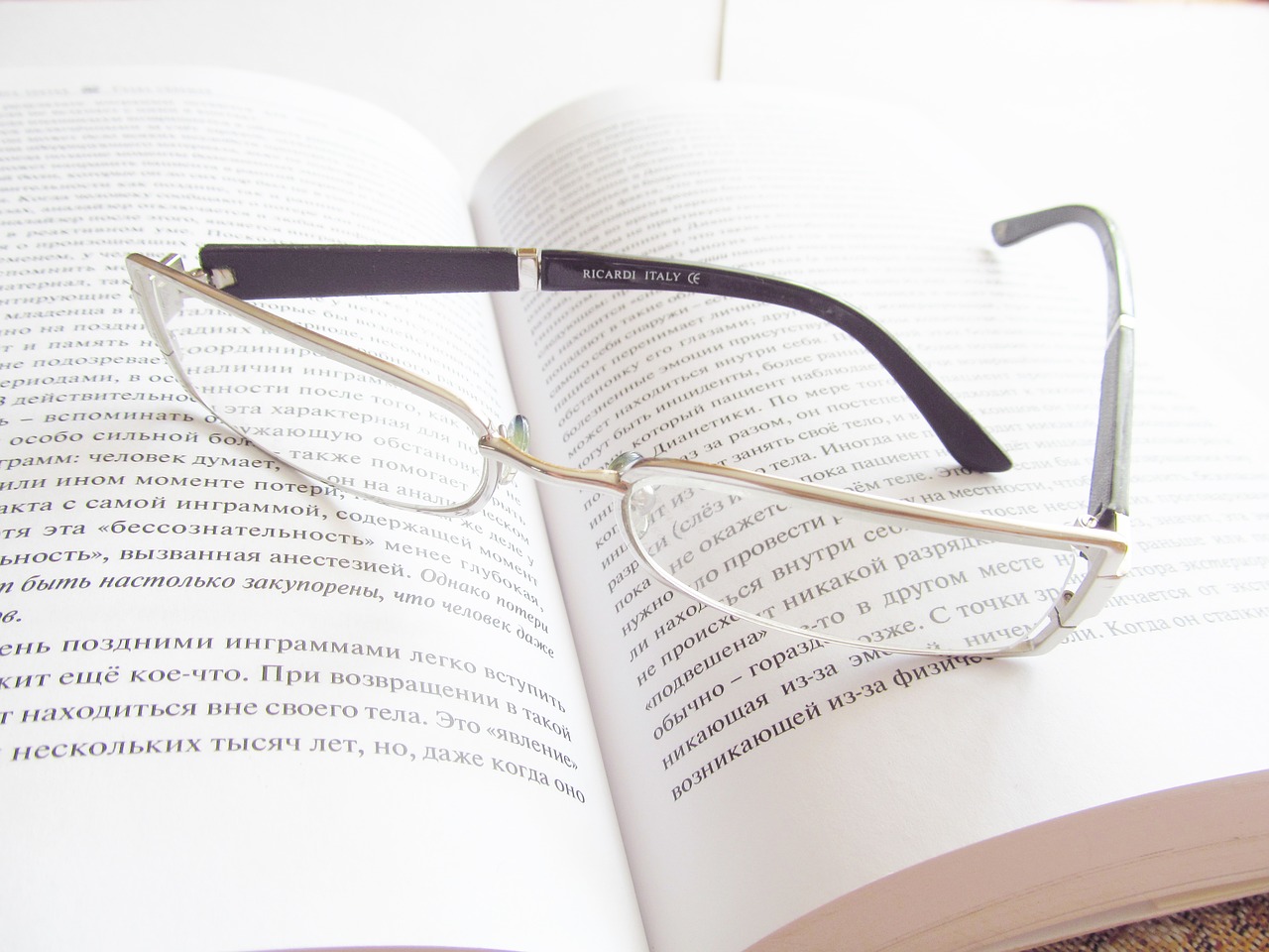 glasses book reading free photo