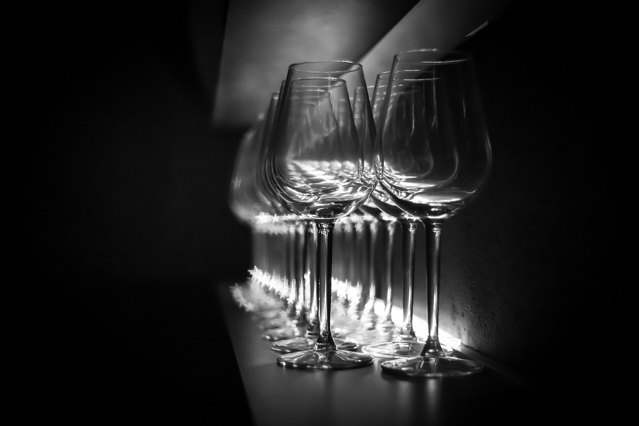 glasses bar dark free photo