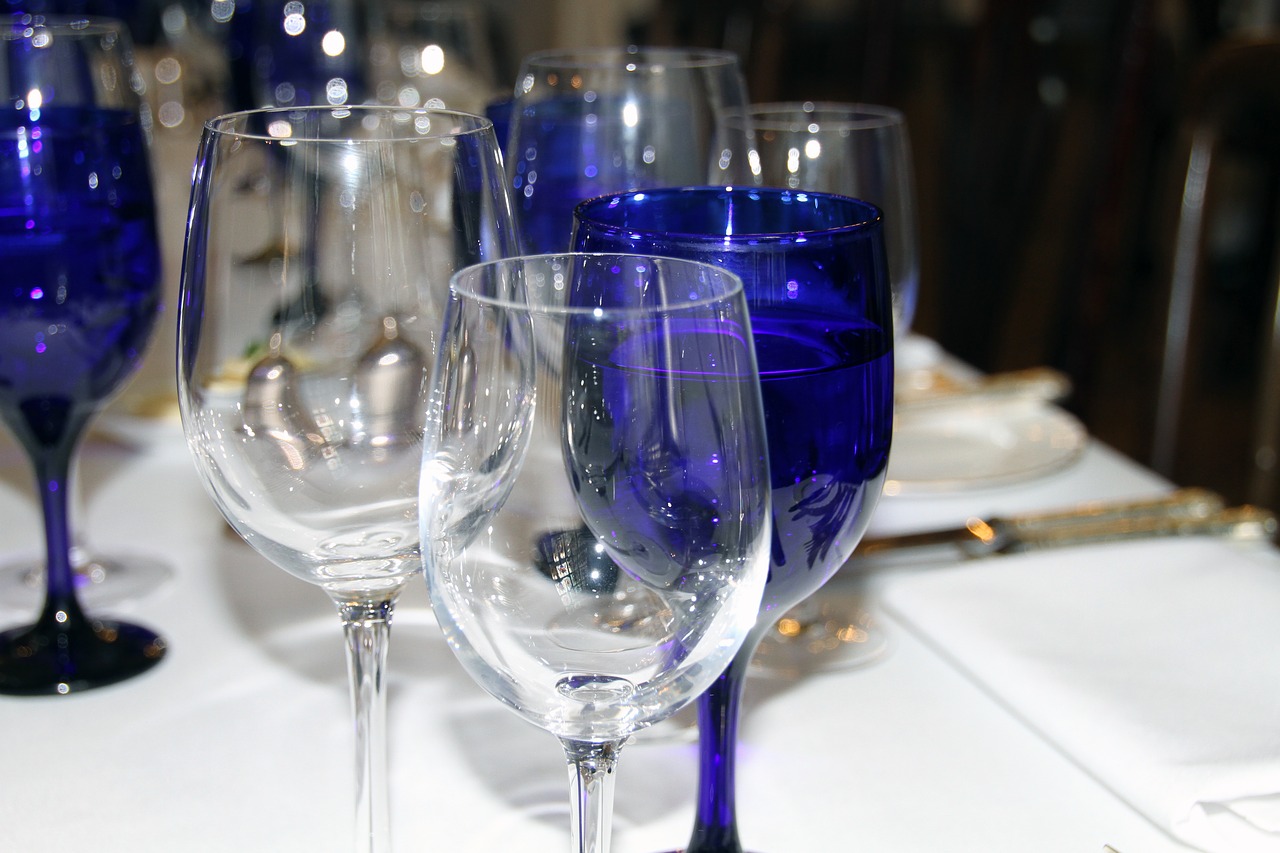 glasses  wine  restaurant free photo