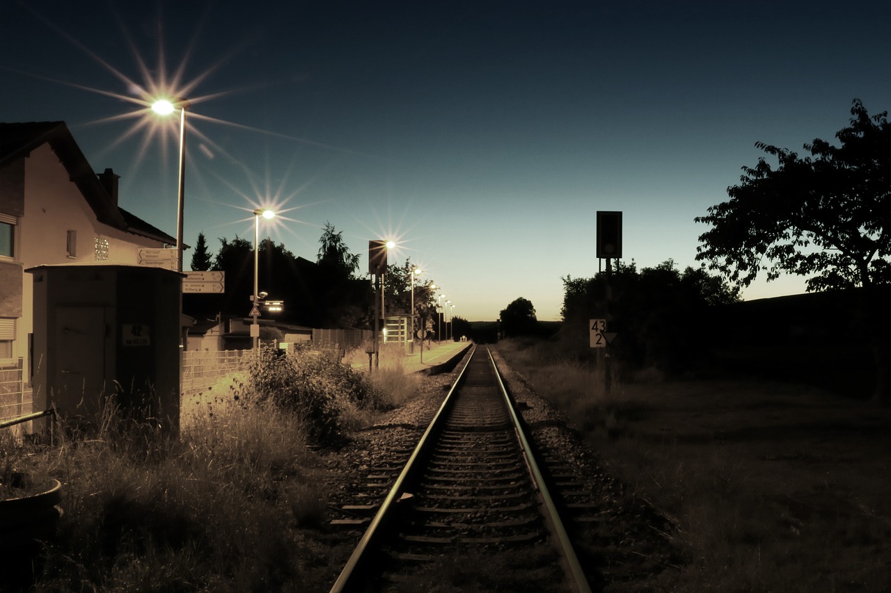 gleise railway station sunset free photo
