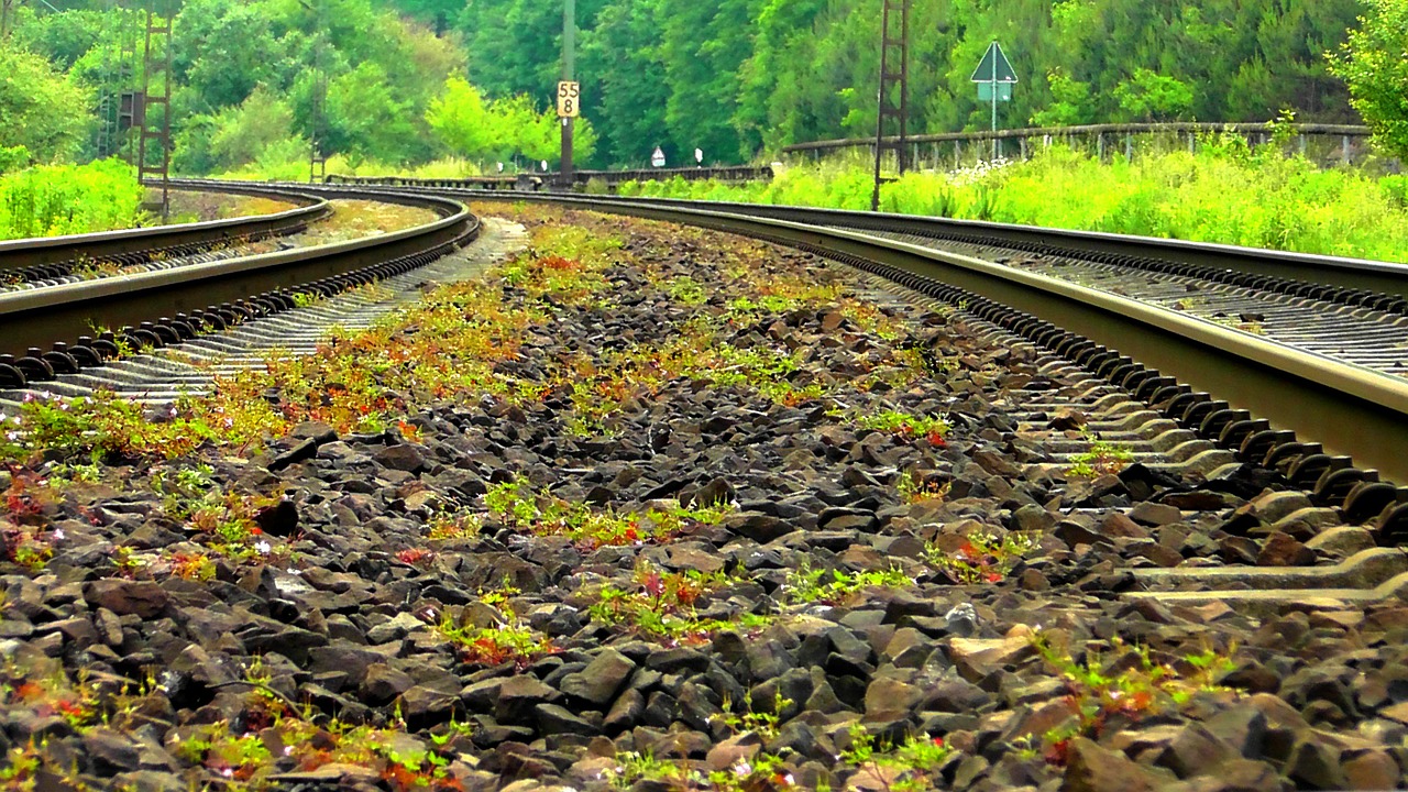 gleise railway rails track free photo