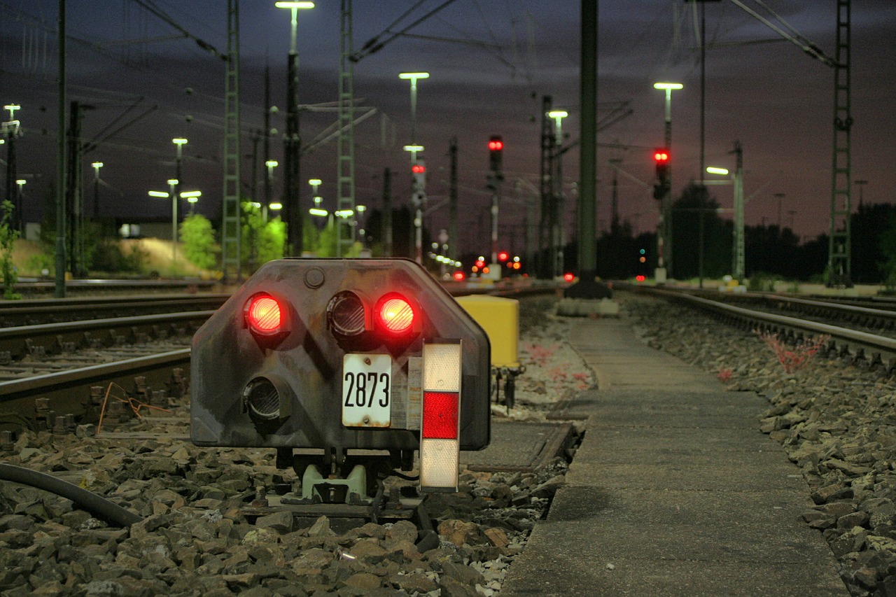 gleise train seemed free photo