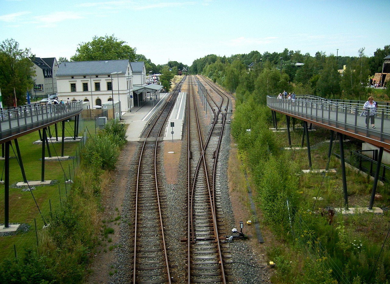 gleise train seemed free photo