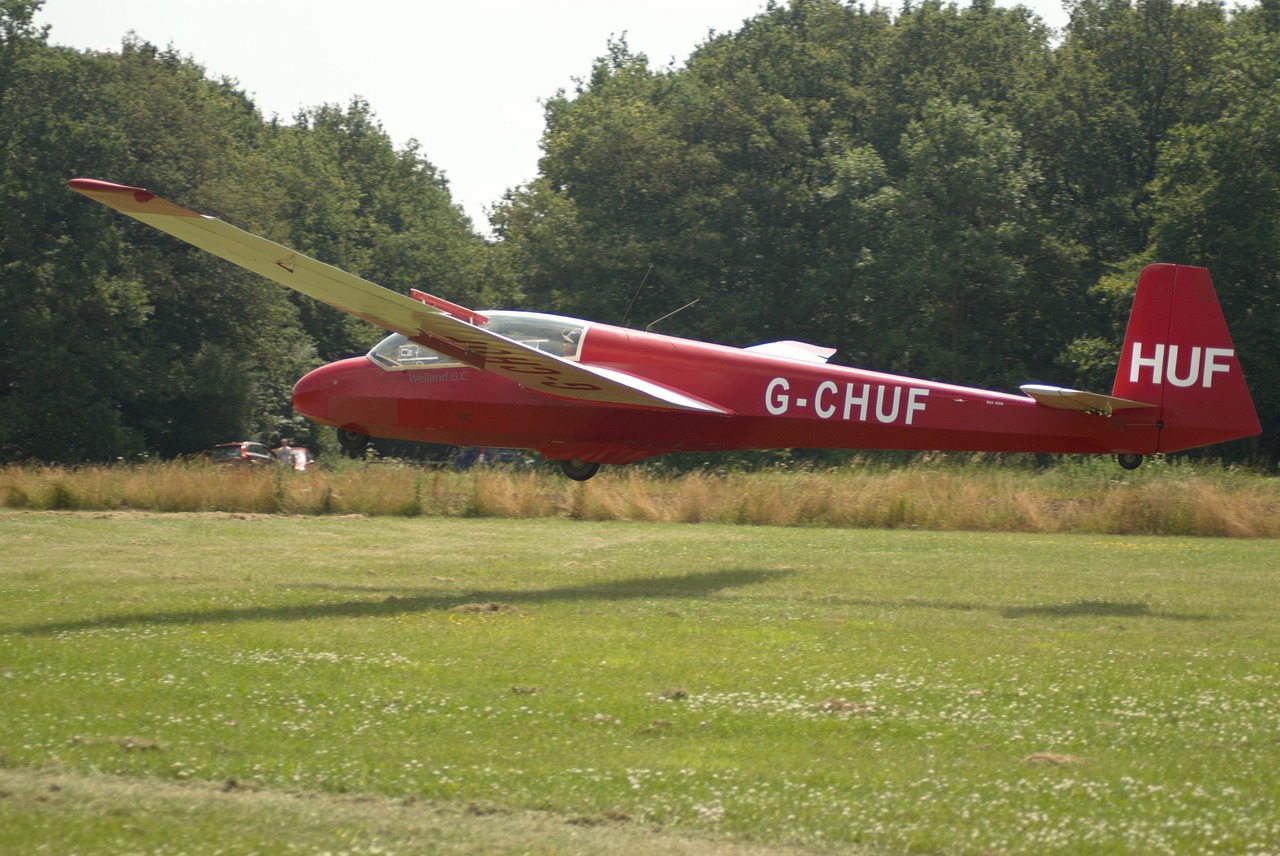 glider aircraft landing free photo