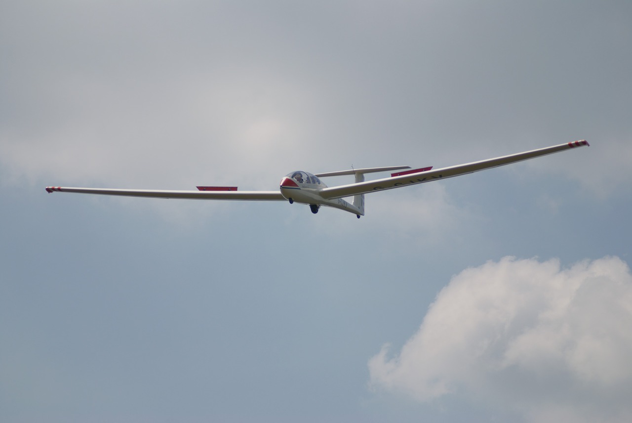 glider landing aircraft free photo