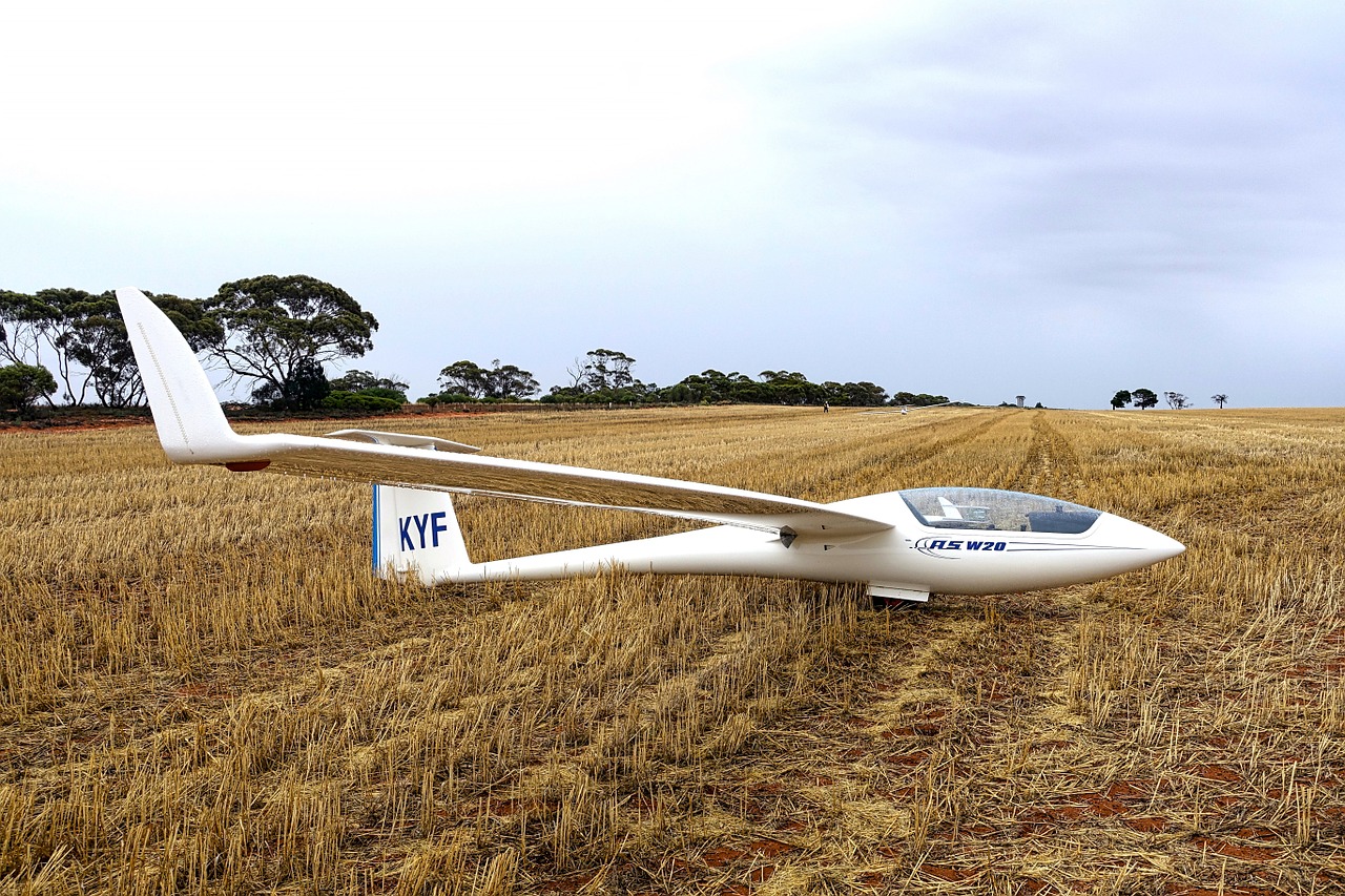 glider field landing free photo