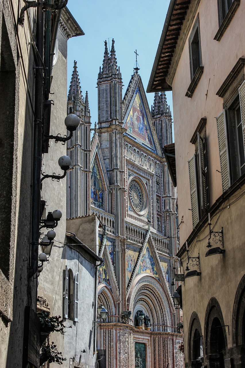 glimpse  duomo  architecture free photo