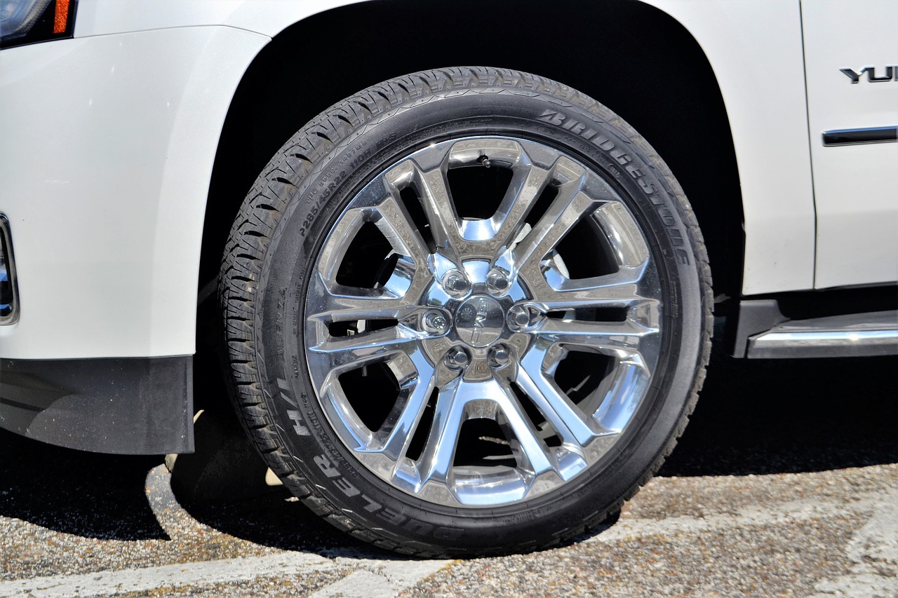 gmc yukon truck wheel rim tire free photo