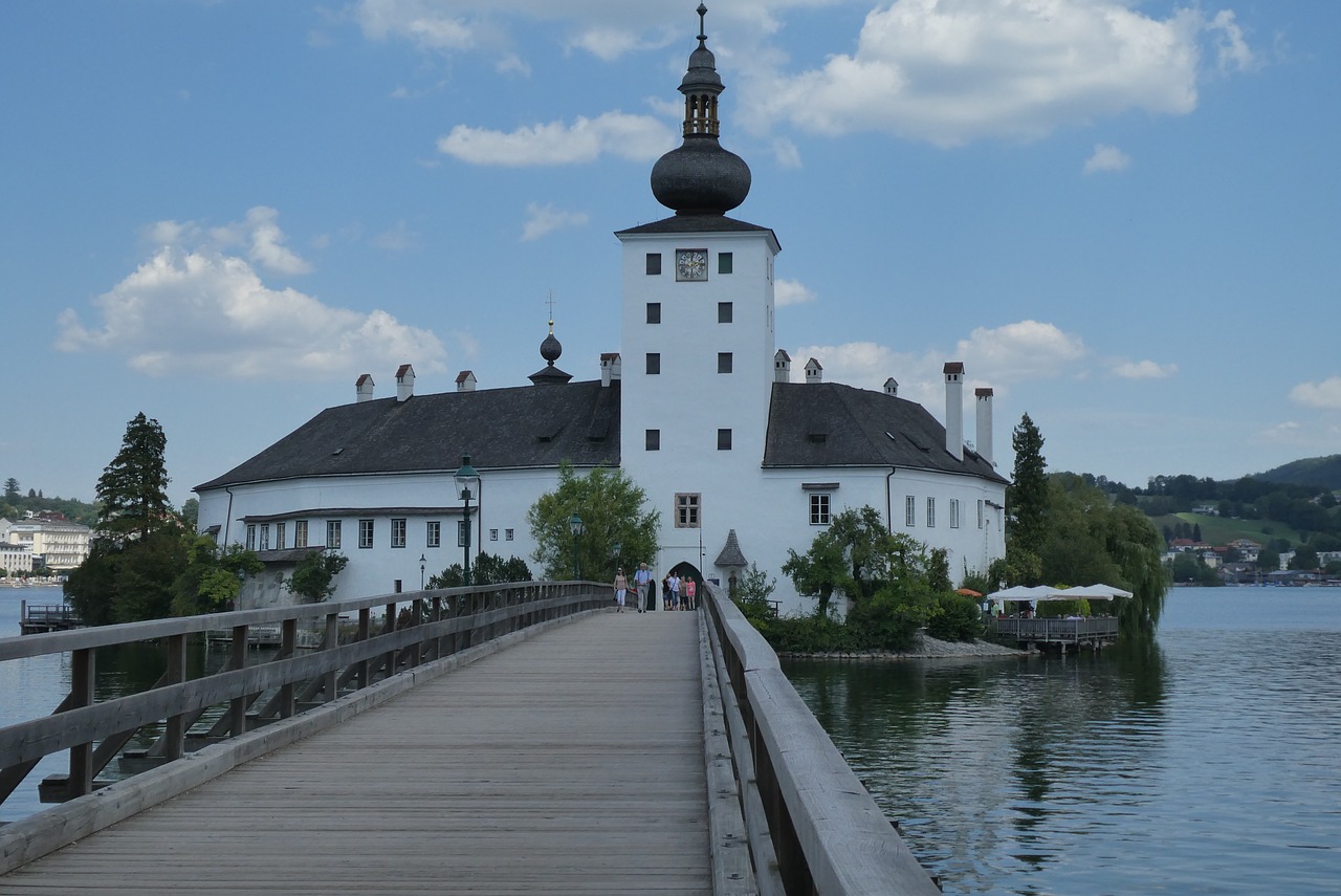 gmunden  seeschloss  austria free photo