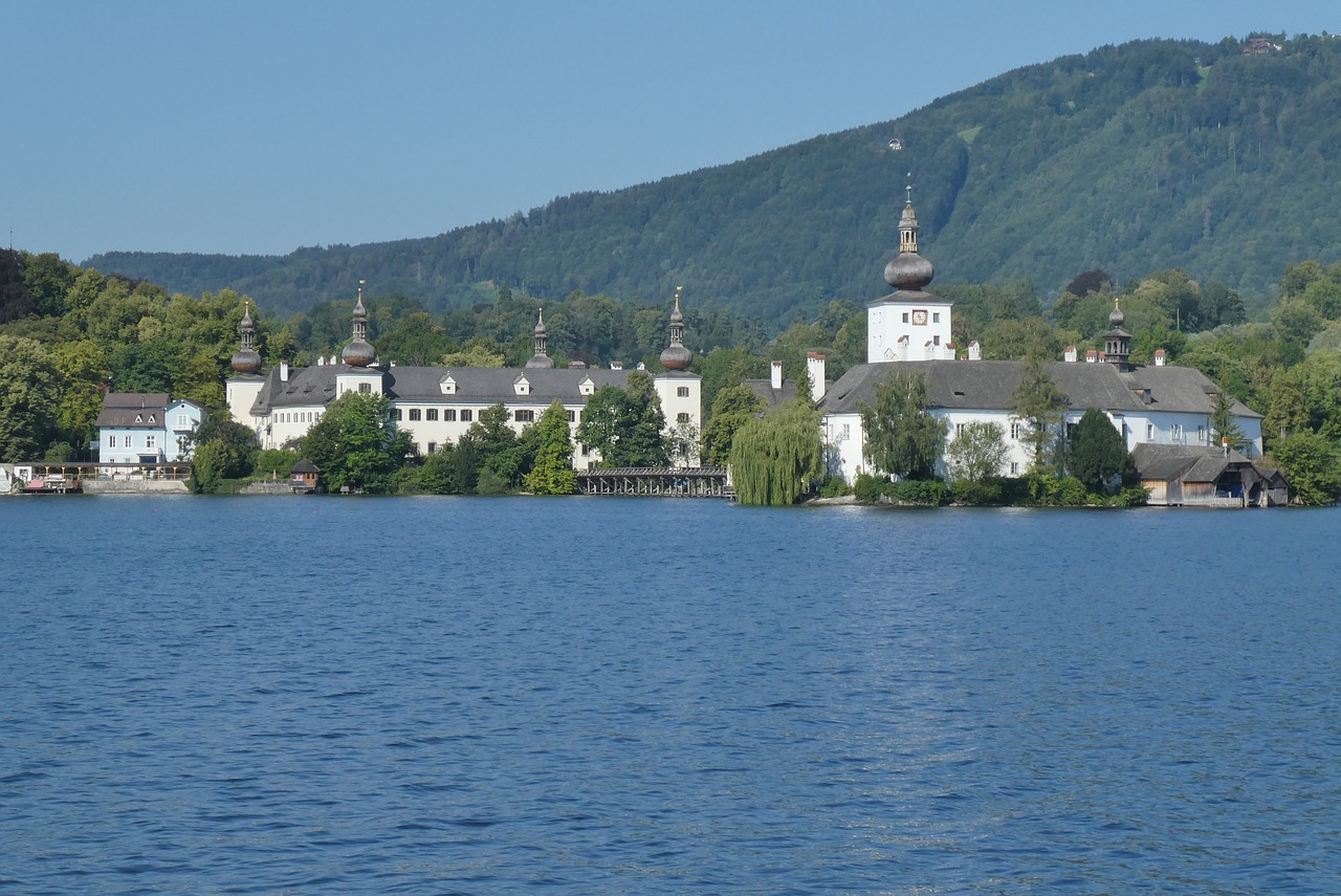 gmunden  seeschloss  austria free photo