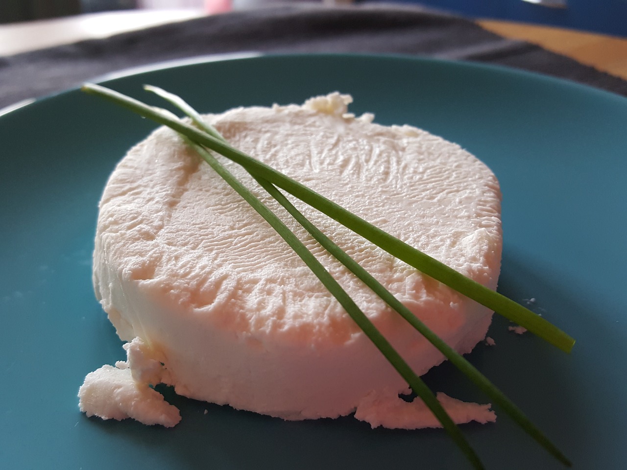 goat cheese chive blue plate free photo