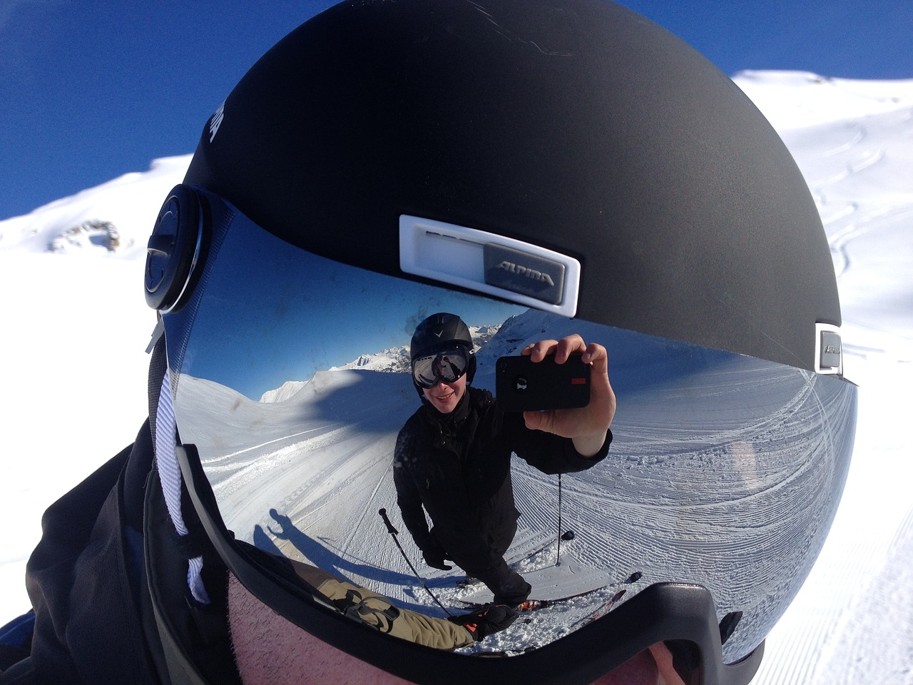 goggles mirroring ski run free photo