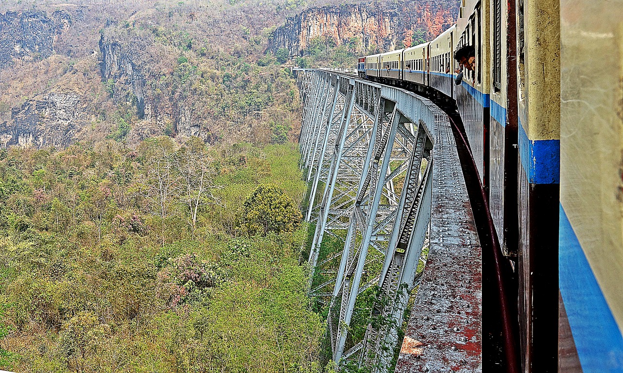 gokehteik bridge myanmar train free photo