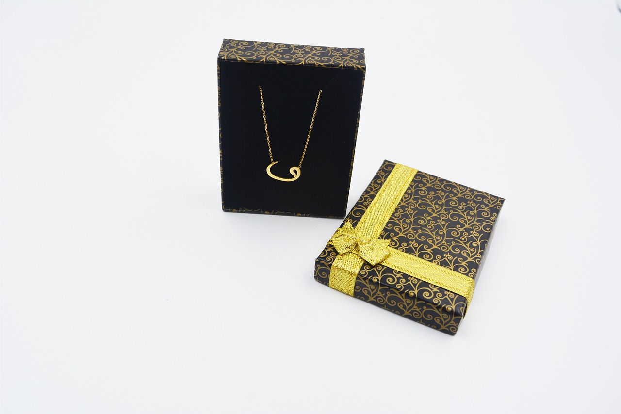 gold necklace wow free photo