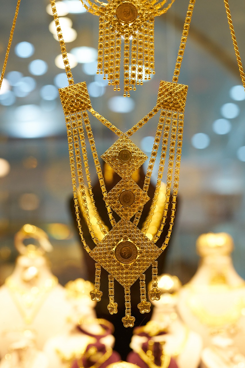 gold  necklace  expensive free photo