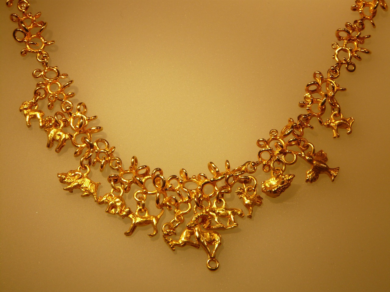 gold chain chain jewellery free photo