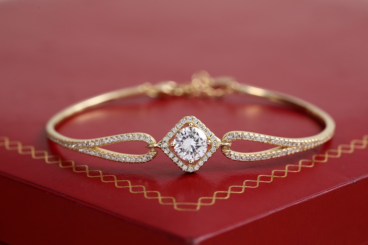 gold jewelry  bracelet jewelry  gold bracelet free photo