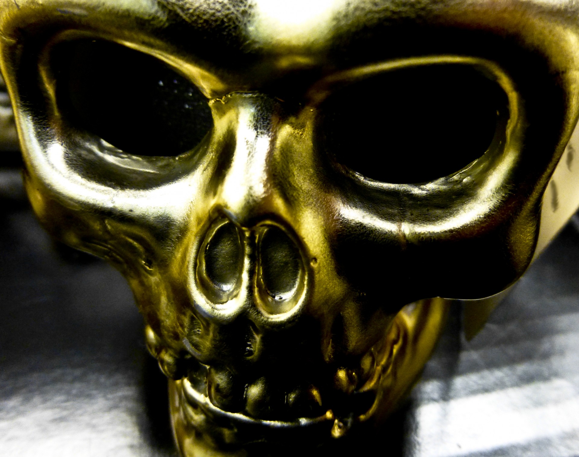 gold face skull free photo