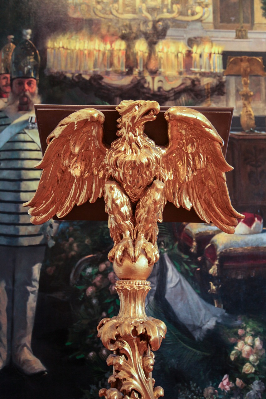 golden eagle podium russian free photo