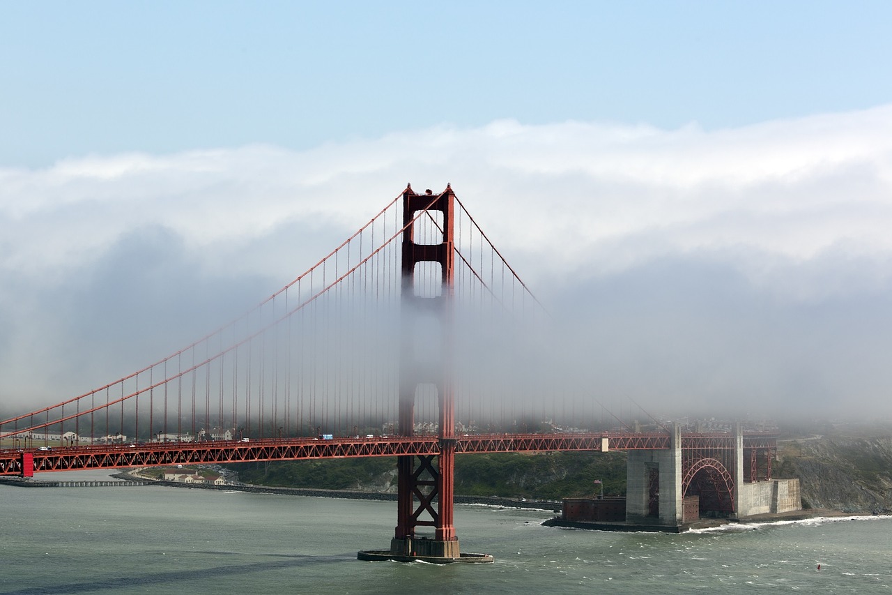 golden gate bridge fog landmark free photo