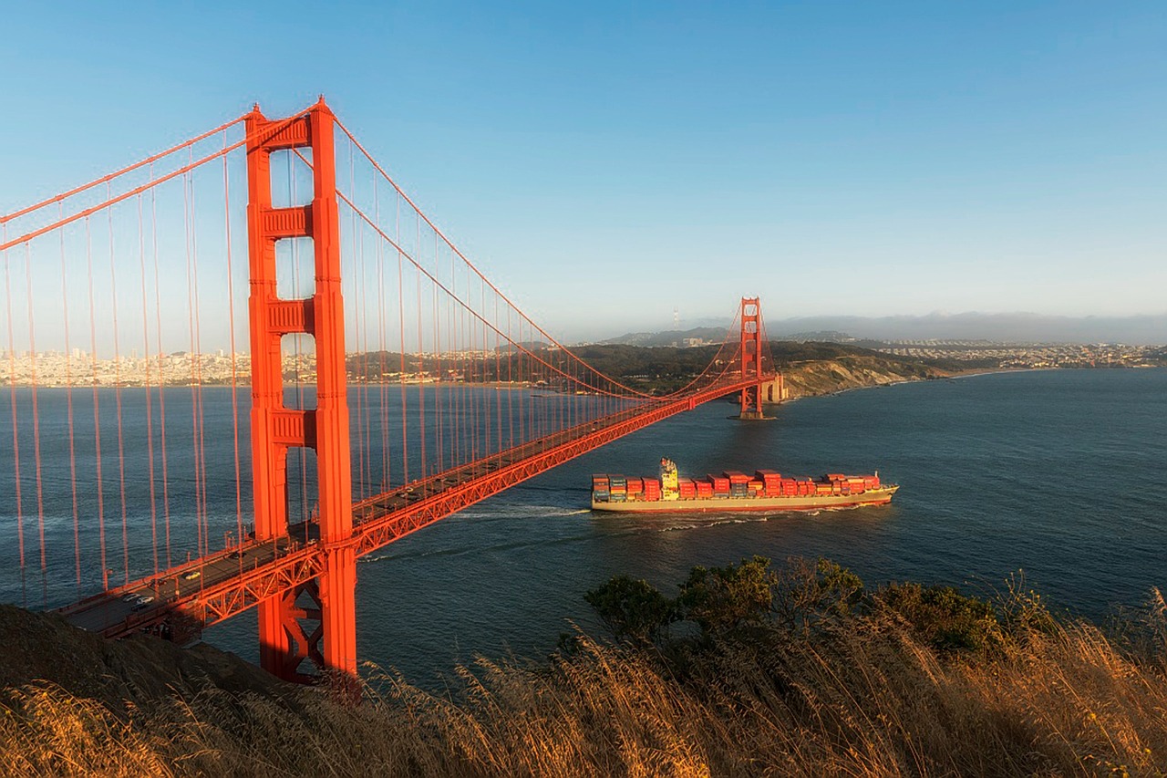 golden gate bridge landmark tourist attraction free photo