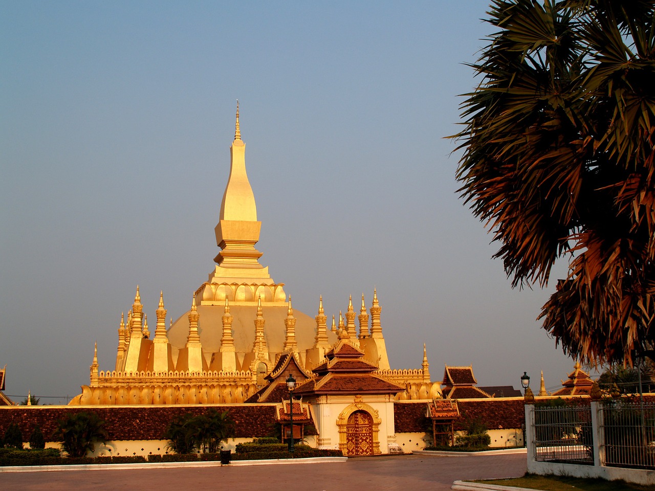 golden pagoda pagoda wat pha-that luang free photo