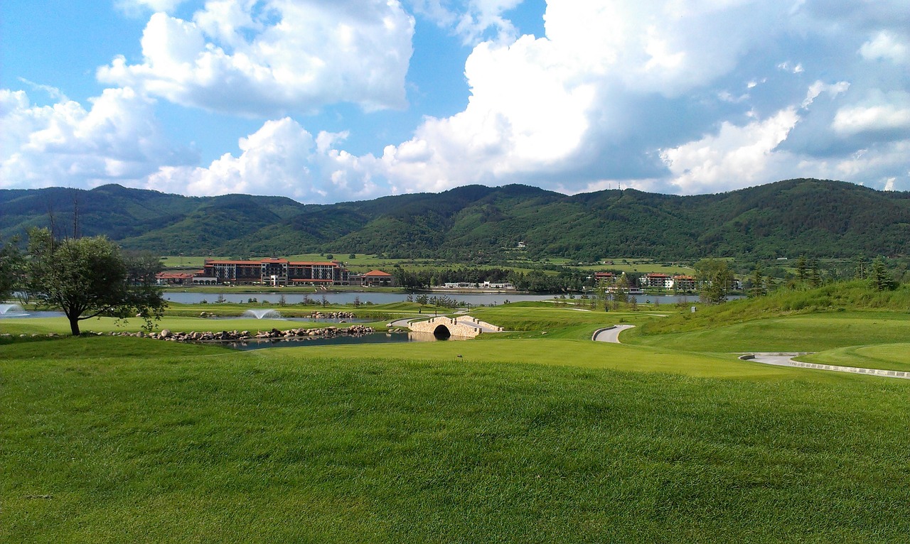golf field hotel free photo