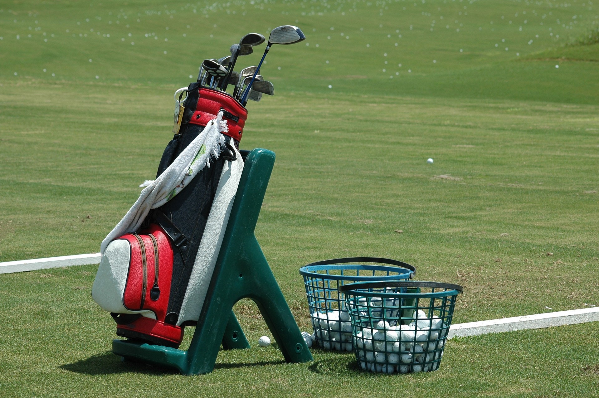 golf clubs driving range free photo