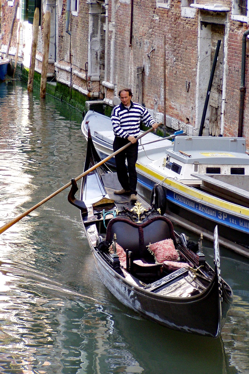 gondola channel venice free photo