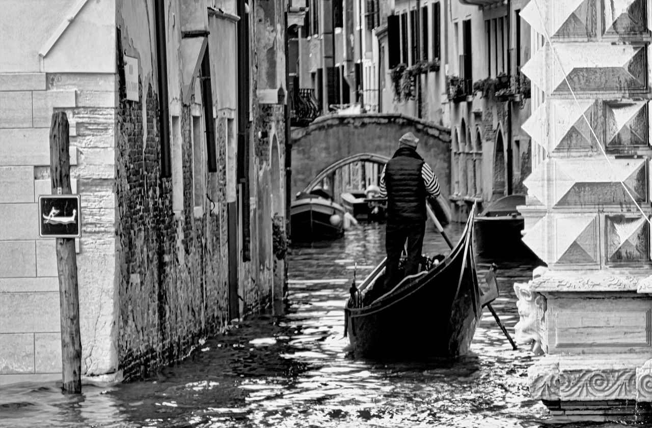 gondola gondolier venice free photo
