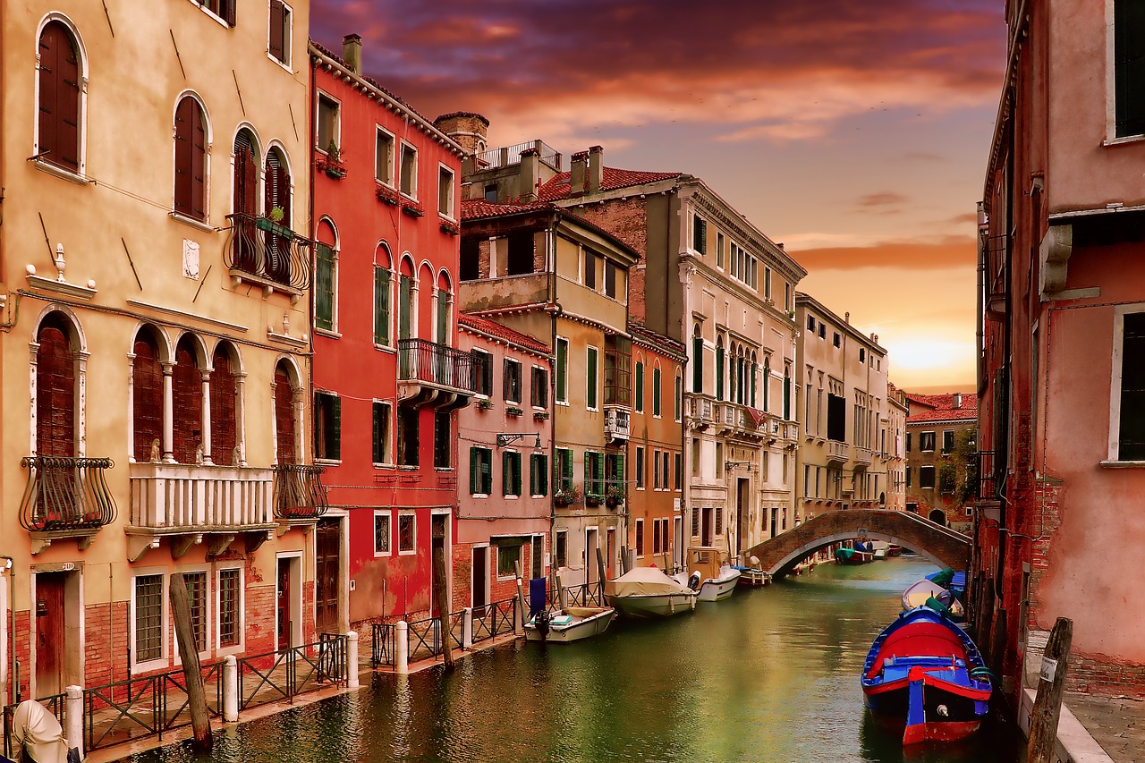 gondola channel navigation venetian free photo