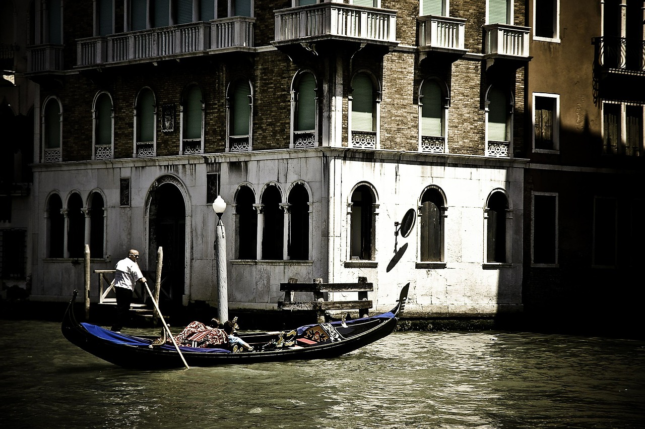 gondola canal venice free photo
