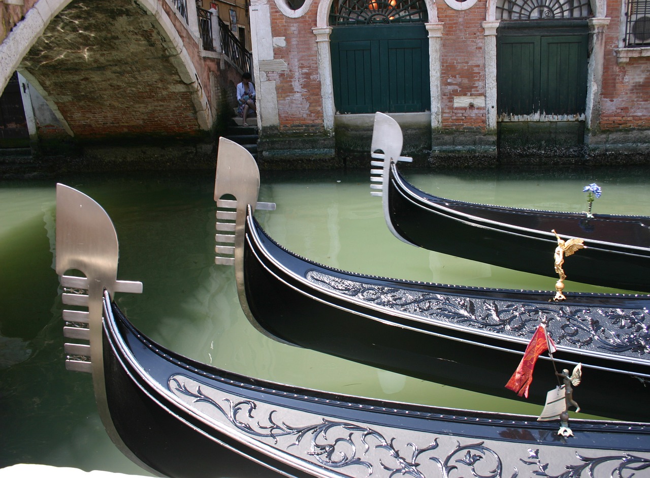 gondolas venice italy free photo