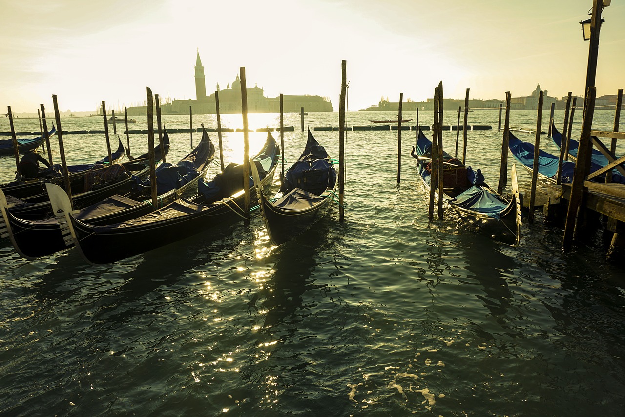 gondolas venetia italy free photo