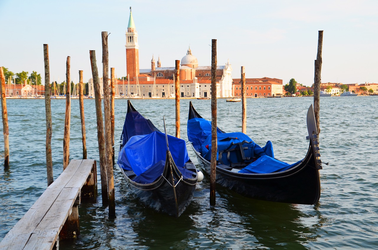 gondolas boats venice free photo