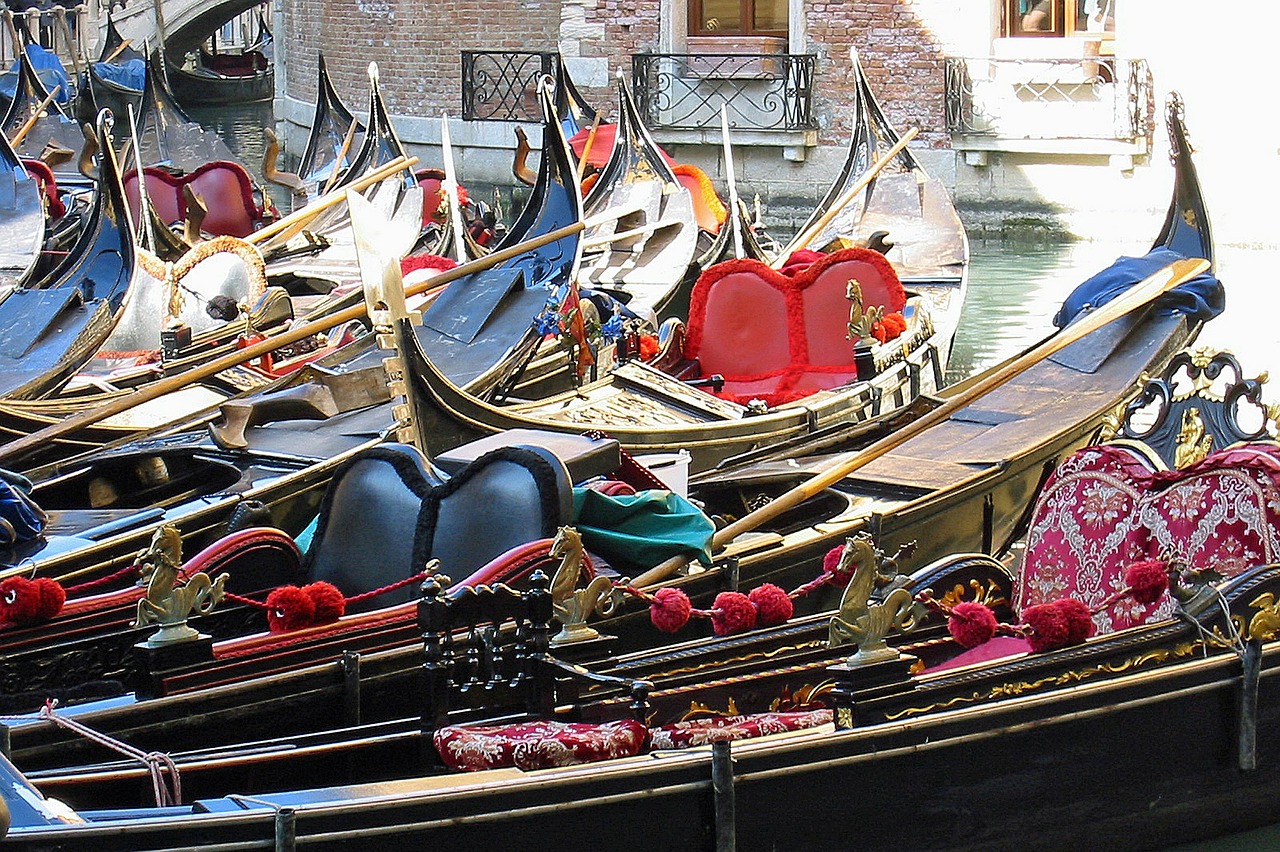 gondolas italy venice free photo