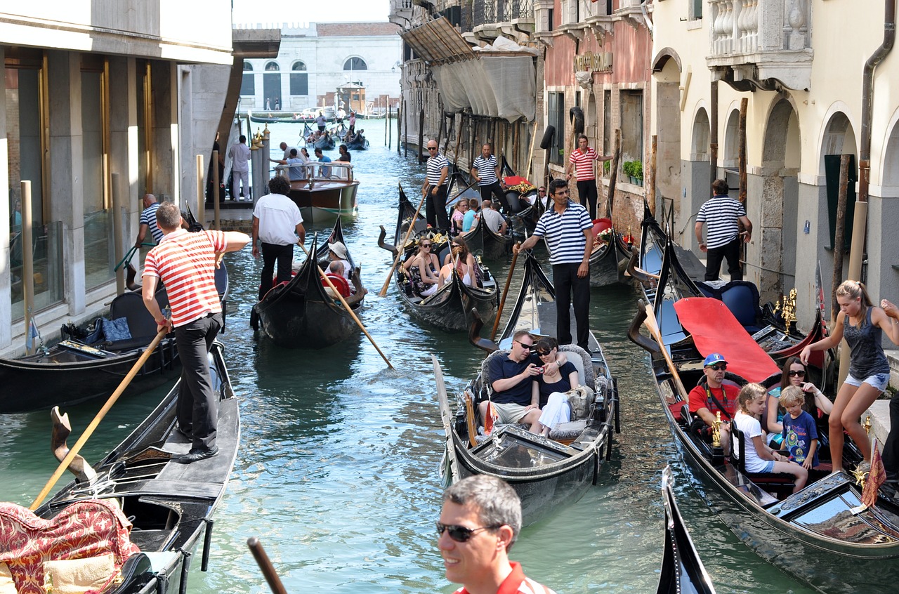 gondolas gondoliers venice free photo