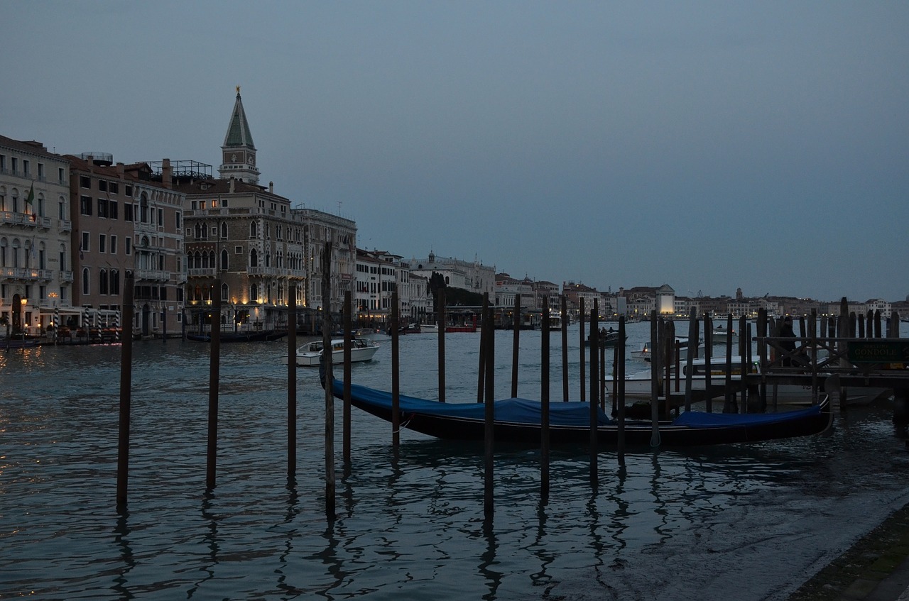 gondolas venice dusk free photo