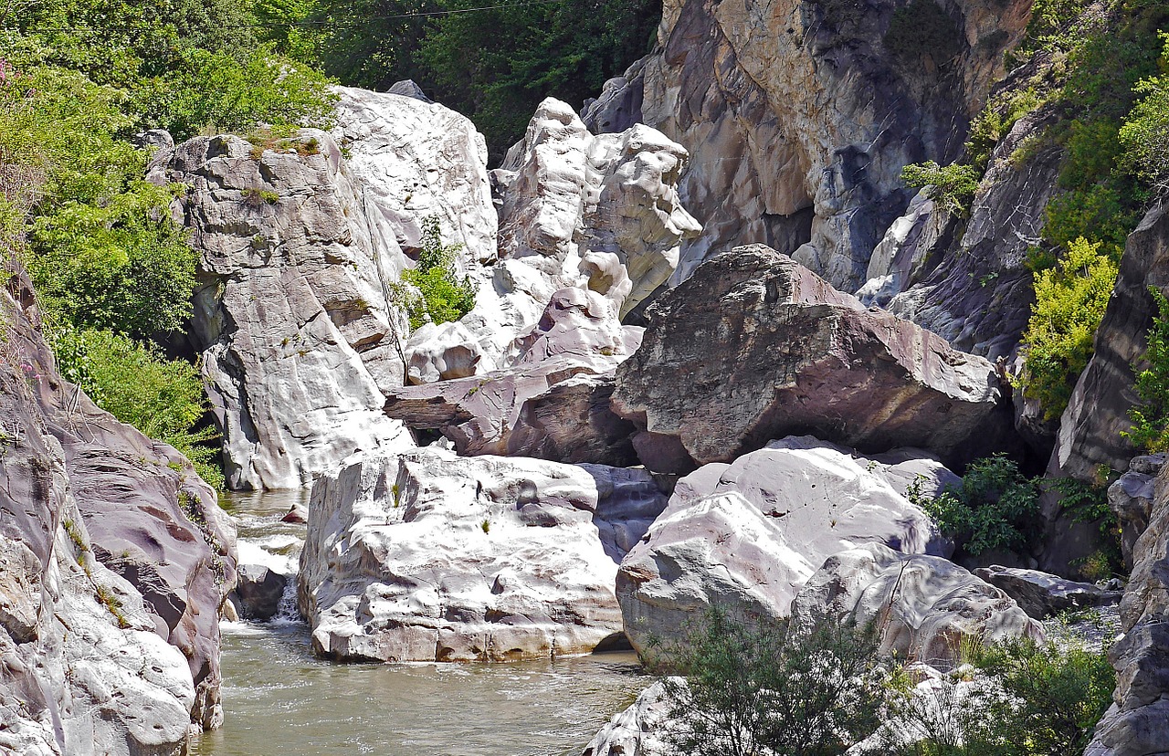 gorge rock riverbed free photo