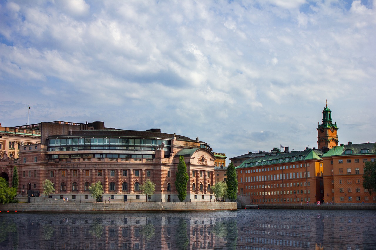 government building  building  architecture free photo