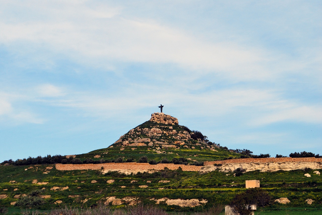 gozo  malta  hill free photo